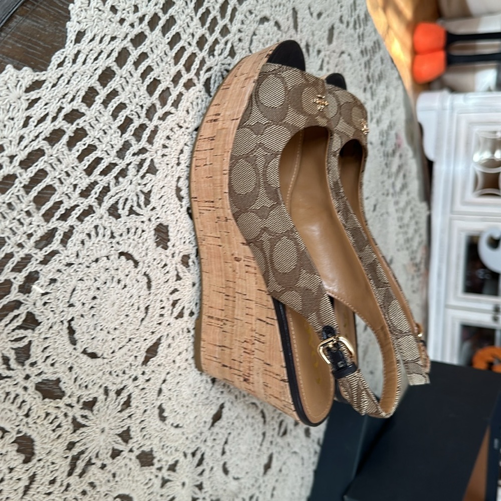 COACH platform sandal size: 8.5 worn one time - Picture 3 of 5
